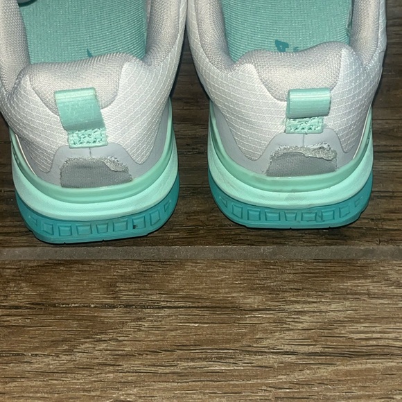 Altra Women's Lone Peak 7 Trail Athletic Shoes in White and Mint - Picture 5 of 6